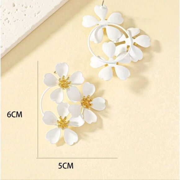 White & Gold Flowers Round Floral Earrings - Picture 3 of 4